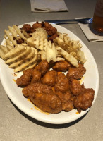 Pluckers Wing food