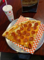 Carmine's Pizzeria food