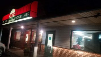 Imo's Pizza outside