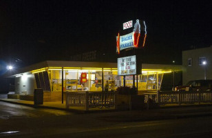 Dairy Freeze outside