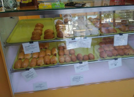 Dolly's Donuts food