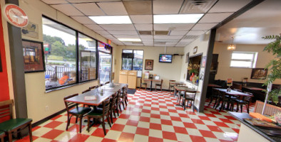 Sal's Pizza inside