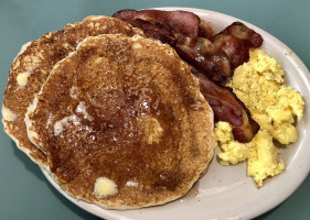 Beegees Diner inside