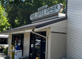 Beegees Diner food