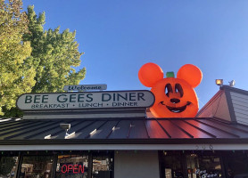 Beegees Diner food