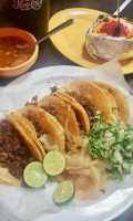 Taqueria La Mexicana food