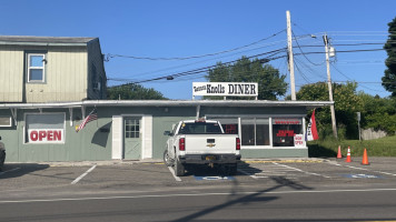 Seneca Knolls Diner outside