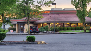 Shari's Cafe And Pies outside