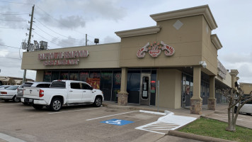 Baytown Seafood outside