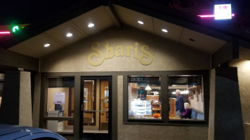 Shari's Cafe And Pies outside