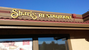 Shari's Cafe And Pies outside