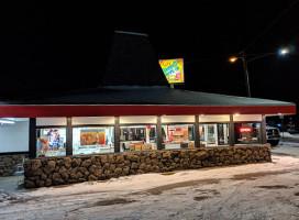 Ronnie D's Drive In food