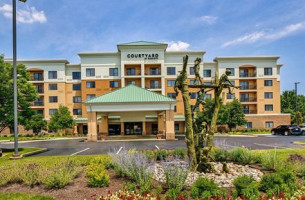 The Bistro At Courtyard By Marriott outside