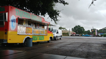 Taqueria Gonzalez outside