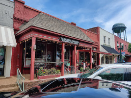 Silver Caboose Soda Fountain outside