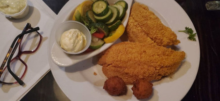 Ernie's Seafood food