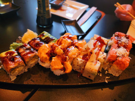 Sushi Lounge food