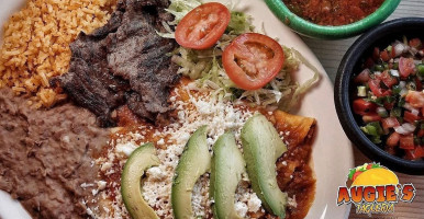 Augie's Taqueria food