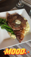 Chops Bistro food