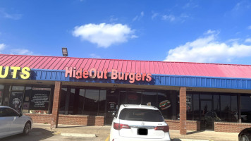 Hideout Burgers outside