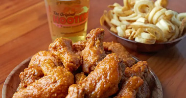 Hooters St Pete food