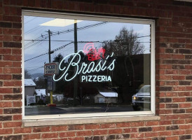 Brasi's Pizza food