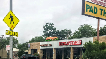 Thundercloud Subs outside