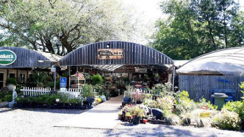 Bakers Pond,garden And Bbq Kitchen outside