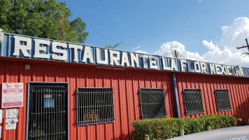 La Flor Mexicana outside