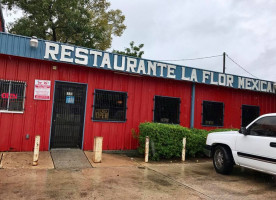 La Flor Mexicana outside