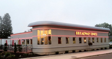 Broadway Diner outside