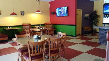 Milano Pizza Hallsville inside