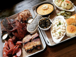 Poogan's Smokehouse food