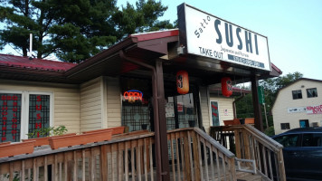 Satto Sushi outside