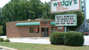 Wedgy's Pizza Delivery outside