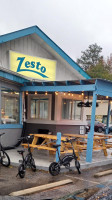 Zesto Drive-in outside