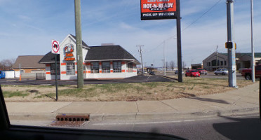 Little Caesars Pizza outside