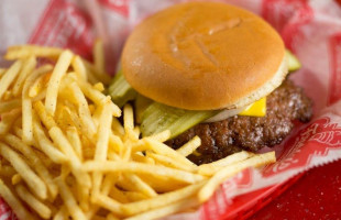 Freddy's Frozen Custard Steakburgers food