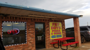 Fat Boys Pizza And Wings inside