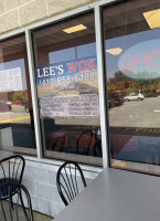 Lee's Wok inside