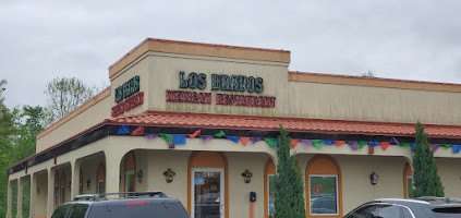 Los Bravos Mexican (west Side) outside