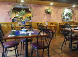 Los Bravos Mexican inside