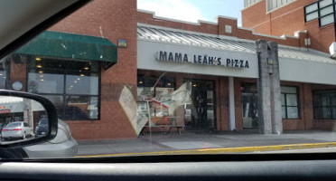 Mama Leah's Pizza outside