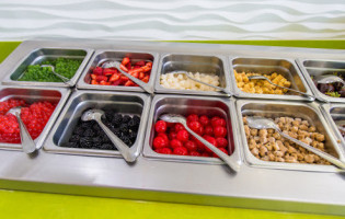 Menchie's Frozen Yogurt food