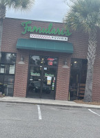 Famulari's Pizzeria: West Ashley outside