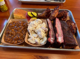 Melvin's Legendary Barbecue food