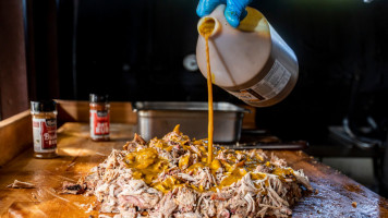 Melvin's Legendary Barbecue food