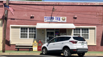 Tiger’s Inn outside