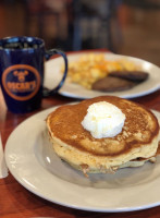 Oscar's Breakfast, Burgers Brews food