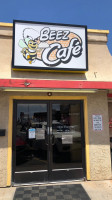 Beez Café outside